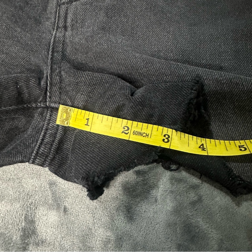 EUC H&M Women’s Black Denim Cut Off Shorts Size 6 / 26in Waist (No Size Tag) - Picture 14 of 16